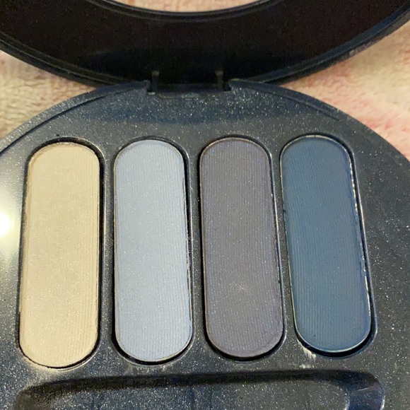 Random make up - Picture 3 of 4